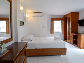 18 Coins Budget Hotel