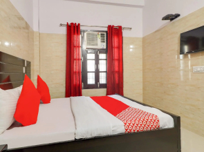 OYO 77297 Hotel Mauryans