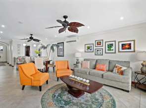 Stylish Flamingo Condo with Ocean Views, Renovated Kitchen & Walkable Beach Access