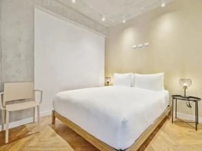 w Spectacular 2BR in Plaza Herrera