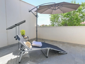 Sunny apartment with a Private Pool