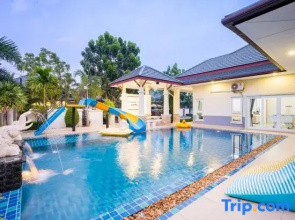 Banana tree Pool Villa