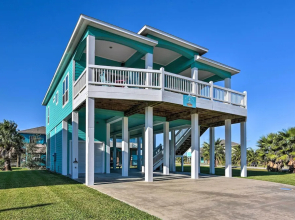 Deck + Fire Pit: Updated Crystal Beach Retreat!