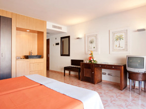 LIVVO Lago Taurito Hotel & Aquapark All Inclusive