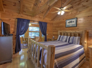 Thunder Falls- Cabin Perched Over 10ft Waterfalls!