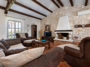 Beautiful Villa In A Quiet Area, With Enclosed Garden, Private Swimming Pool And Outdoor Kitchen