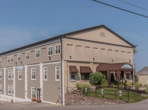 Harbor House Inn