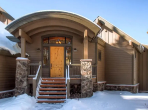 Riverwood 4 Bedroom Home by RedAwning