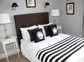 The Townhouse Hotel