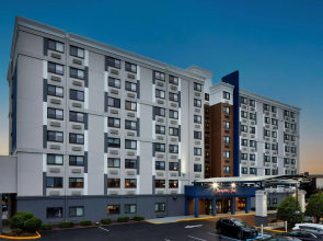 Hampton Inn Newark Airport