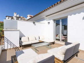 Sunny Terrace Apartment