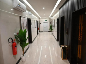 Round furnished apartment