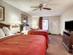 Quality Inn & Suites Clinton - Jackson West