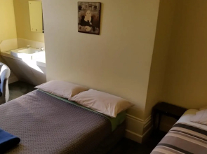 Tamara Riverside Lodge - Hostel/Backpacker