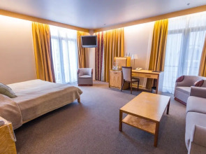 Royal Square Hotel & Suites