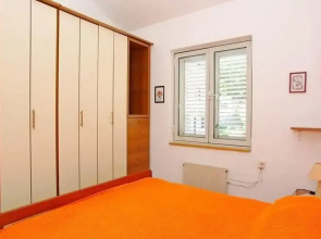 Apartments Tomasic - Two Bedroom Apartment With Terrace and Sea View
