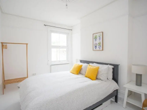 Elegant York House - on a beach road, sleeps 12, with sea views