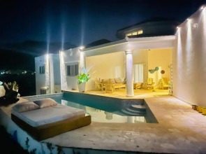 Playa Laguna 65 5 bedroom Villa