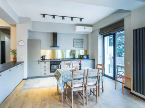 Wehost Pool and Gym Apartment
