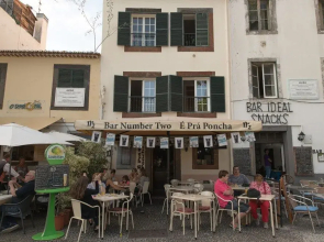 In the pedestrianised Funchal Old Town, close to amenities | Taberna Apartment 3