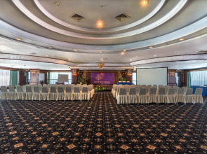 Отель Bali Beach