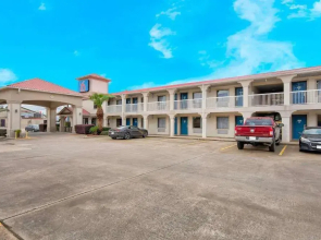 Econo Lodge Inn & Suites