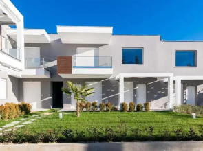 Ofrynio Luxury Apartment & Pool