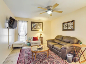 17 Mi to Dtwn Memphis: Townhome w/ Fenced Yard!