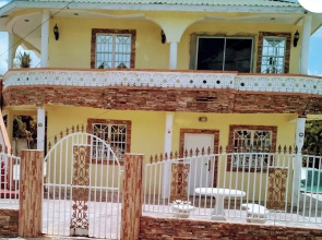 1 Bed Apartment - Sleeps 2 - Parking - Wifi
