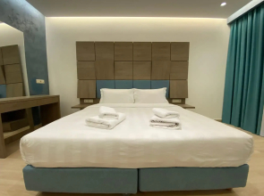 Mirror Hotel