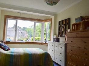 2 Bedroom Flat In Morningside With Private Garden
