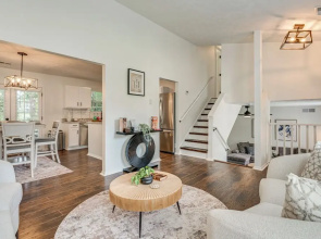 7 Mi to Dtwn Atl: Upscale Family Home w/ Balcony