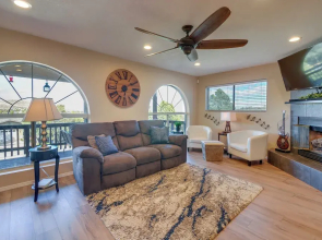 5 Mi to Dtwn Prescott: Home w/ Deck & Mtn Views