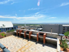 Stunning 2 Bed Apartment - Complex Has A Rooftop Braai Area & Beautiful Views of the Sunset