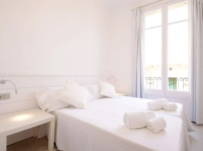 Hostal Express by gaiarooms