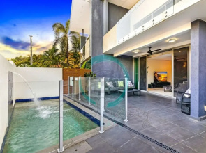 ZEN ARCTIC LUXURY 2-STORY House & Pool