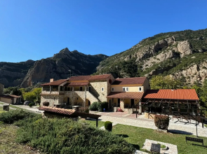 Muntenia Inn Apartments And Suites