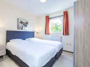 Restyled Holiday Home with 2 Bathrooms near Beach