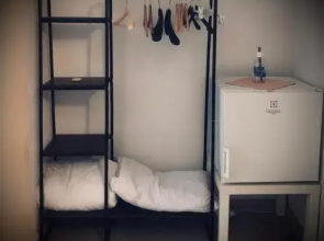 Iknos Guest House