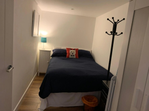 Linda's Annex-NEWLY BUILT separate entrance!!