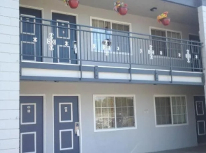 Holiday Motel