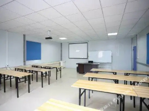 Xianglong Business Hotel (Xinyang Railway Station Tianrun Plaza)