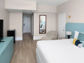 Sherry Frontenac Oceanfront Hotel