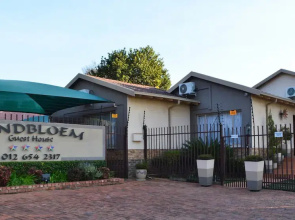 Aandbloem Guest House