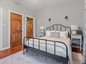 Winnie's Place 2 Bedroom Home by RedAwning