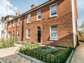 Flat 14 Helena House, 1-bed, Sleeps 3, Parking