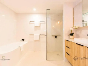SALTWATER CALM@ The Cosmopolitan Unit 10508