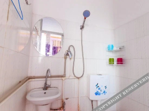 Deng Yi Ge Ren(等一个人民宿（涠洲岛暮崖店）)