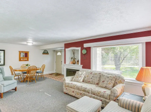 Relax Fireside! Frankfort Apt Near Dtwn & Beaches