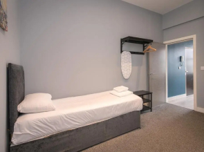 Arena Apartments - Stylish and Homely Apartments by the Ice Arena with Parking